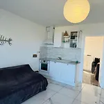 Les Rochers Apartament *